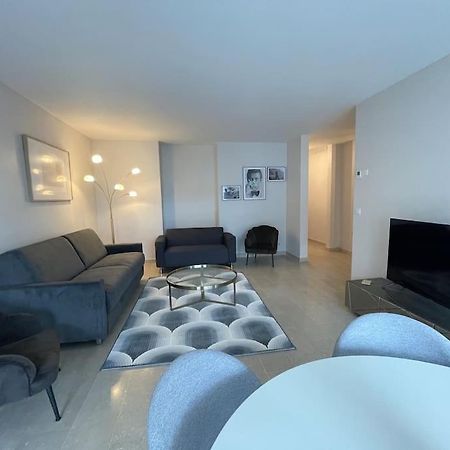 Le Mont-Veyrier, Parking Et Vue Apartman Annecy Kültér fotó
