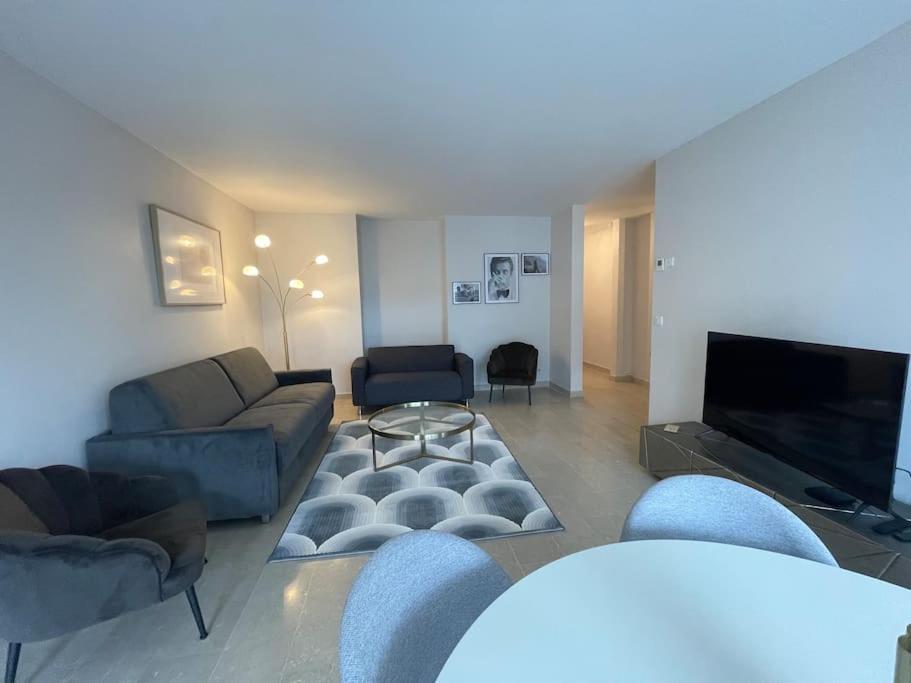 Le Mont-Veyrier, Parking Et Vue Apartman Annecy Kültér fotó