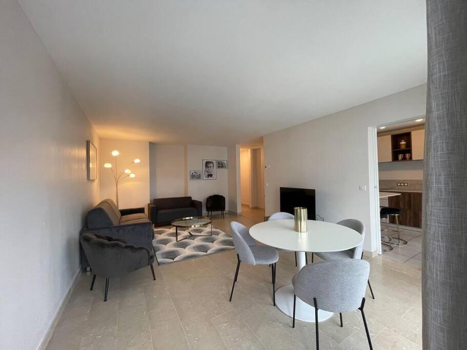 Le Mont-Veyrier, Parking Et Vue Apartman Annecy Kültér fotó