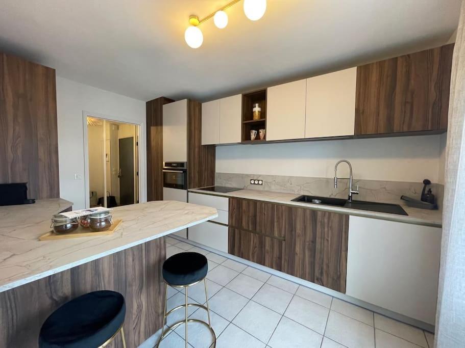 Le Mont-Veyrier, Parking Et Vue Apartman Annecy Kültér fotó