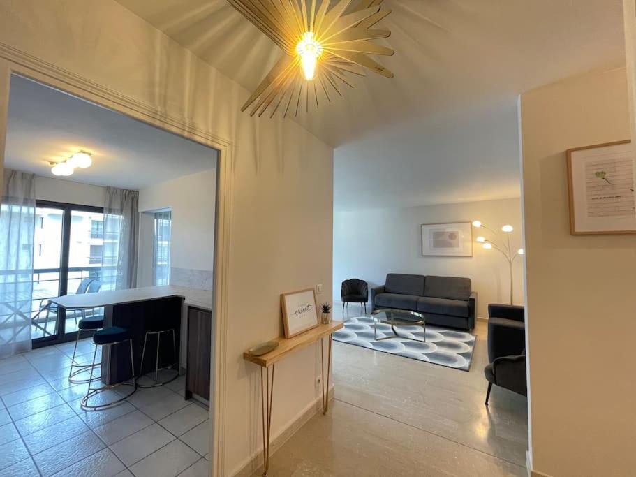 Le Mont-Veyrier, Parking Et Vue Apartman Annecy Kültér fotó