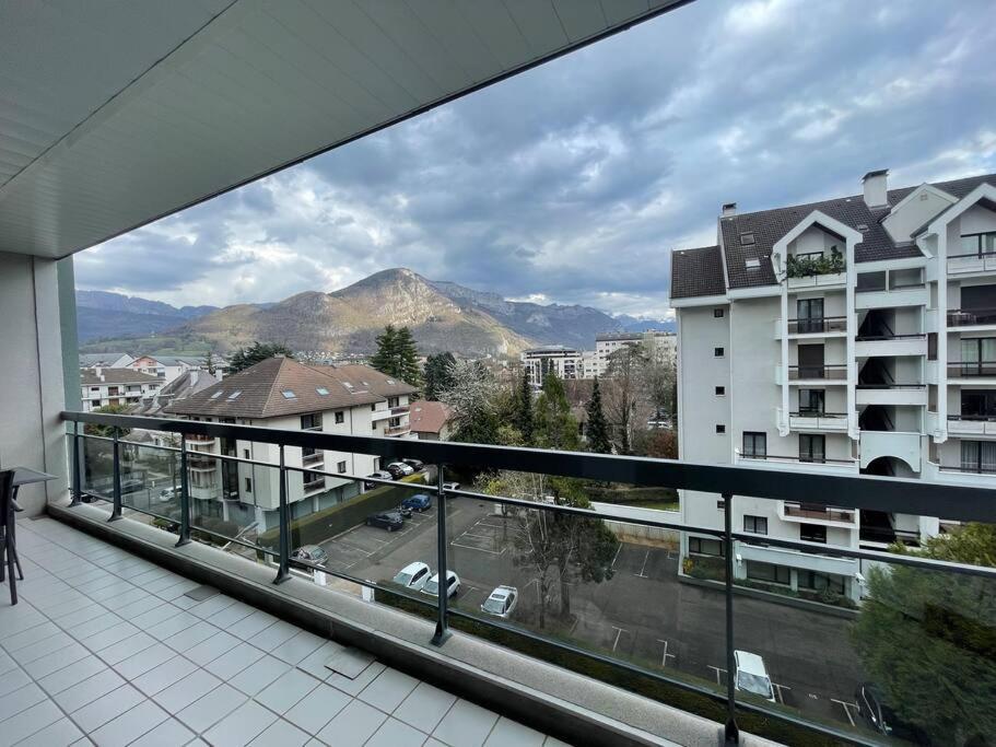 Le Mont-Veyrier, Parking Et Vue Apartman Annecy Kültér fotó