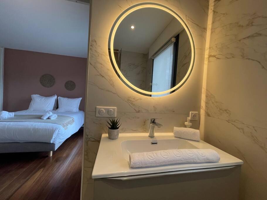 Le Mont-Veyrier, Parking Et Vue Apartman Annecy Kültér fotó