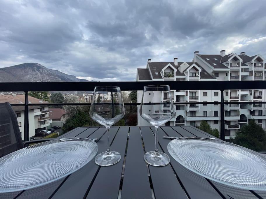 Le Mont-Veyrier, Parking Et Vue Apartman Annecy Kültér fotó