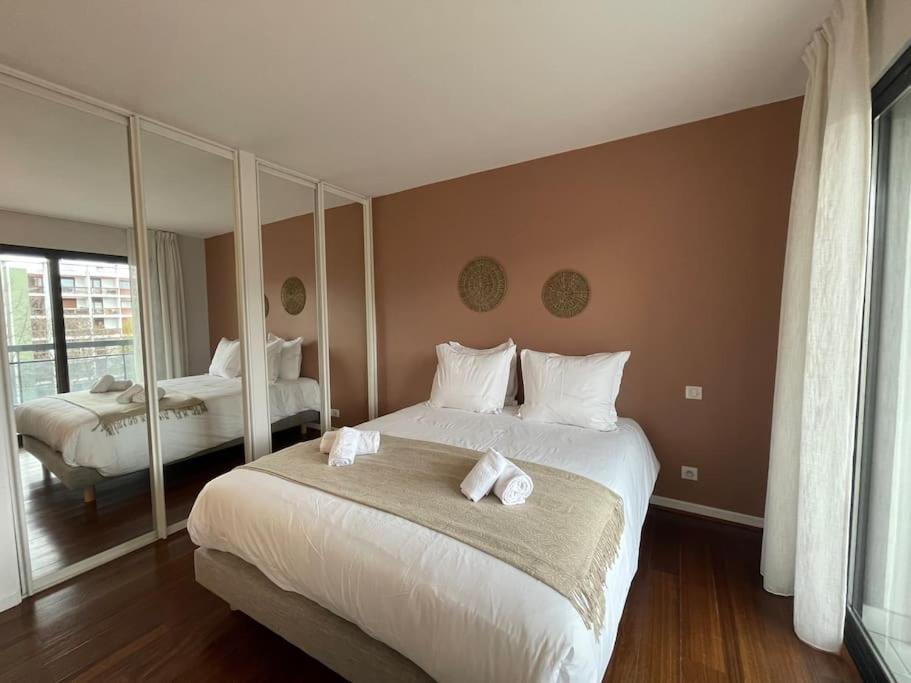 Le Mont-Veyrier, Parking Et Vue Apartman Annecy Kültér fotó