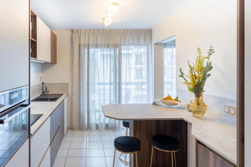 Le Mont-Veyrier, Parking Et Vue Apartman Annecy Kültér fotó