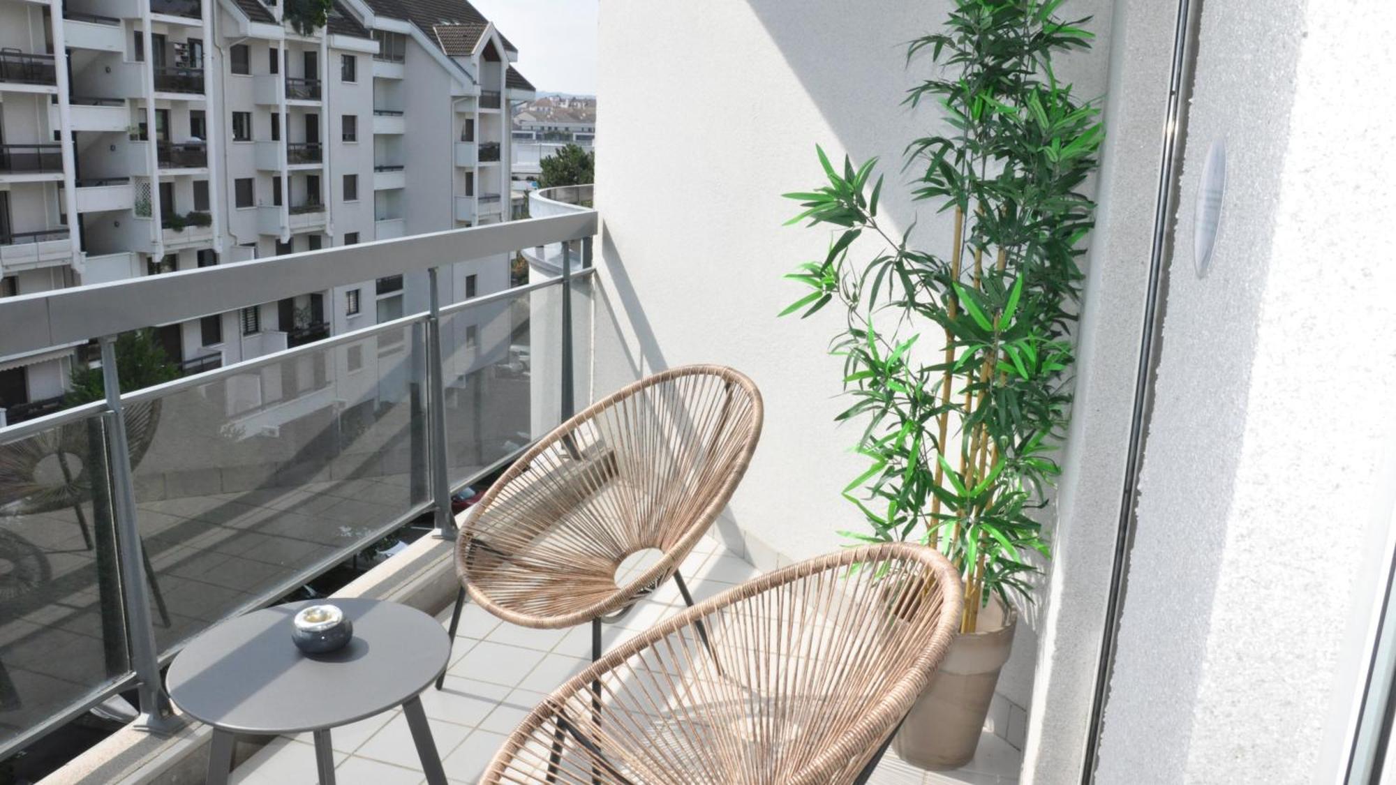 Le Mont-Veyrier, Parking Et Vue Apartman Annecy Kültér fotó