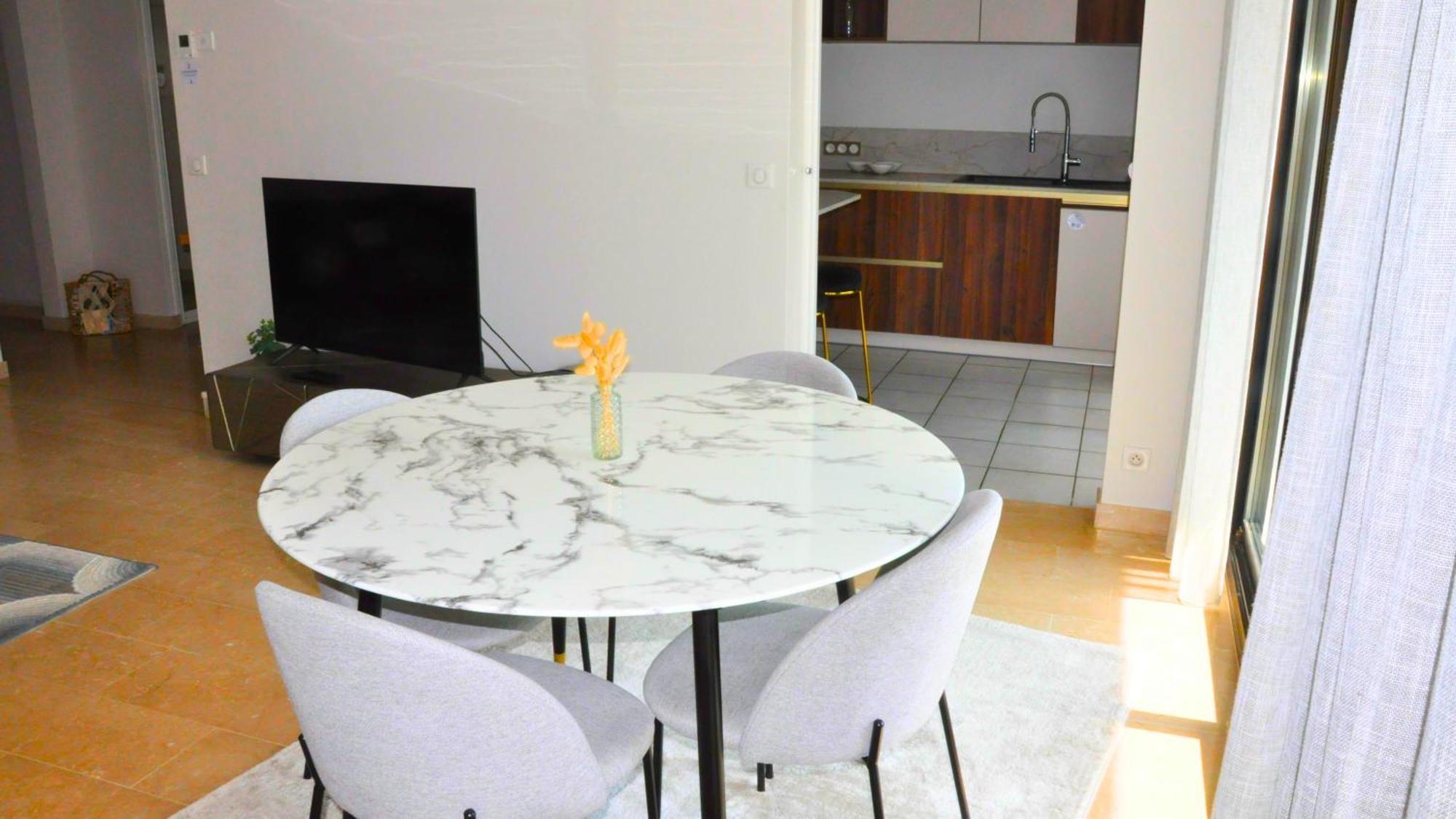 Le Mont-Veyrier, Parking Et Vue Apartman Annecy Kültér fotó